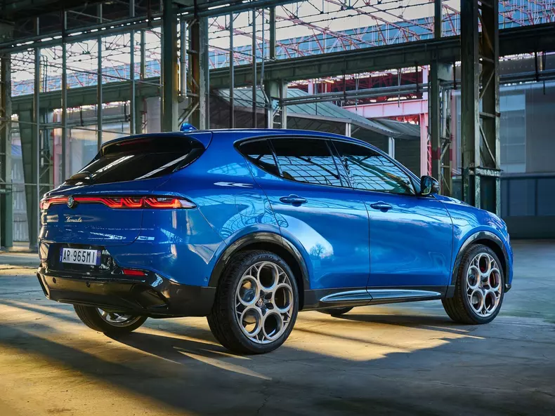 Alfa_Romeo-Tonale-2023-1600-0b