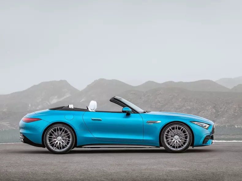 Mercedes-Benz-SL_43_AMG-2023-1600-10