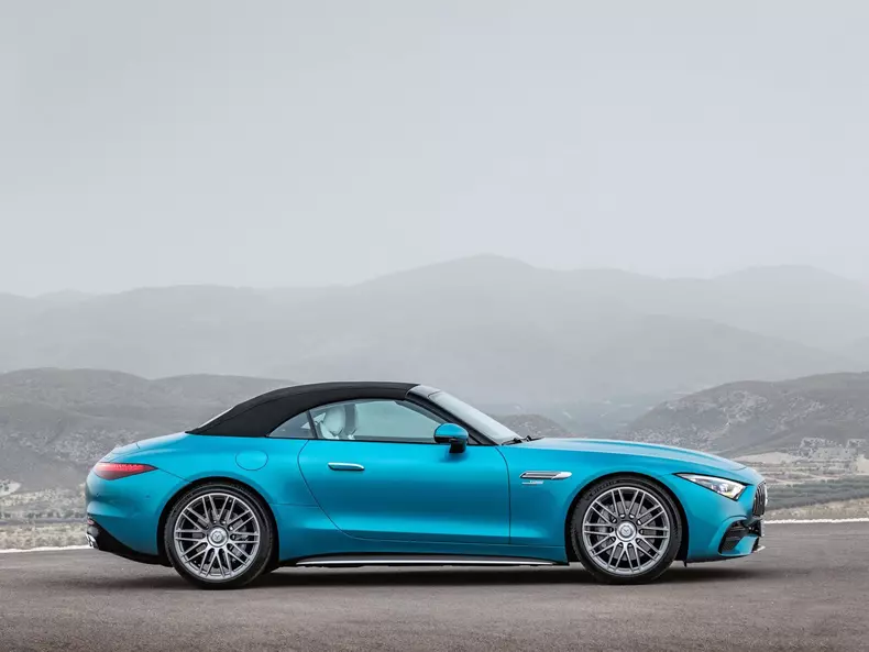 Mercedes-Benz-SL_43_AMG-2023-1600-11