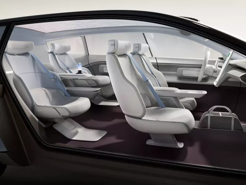 Volvo-Recharge_Concept-2021-1600-09