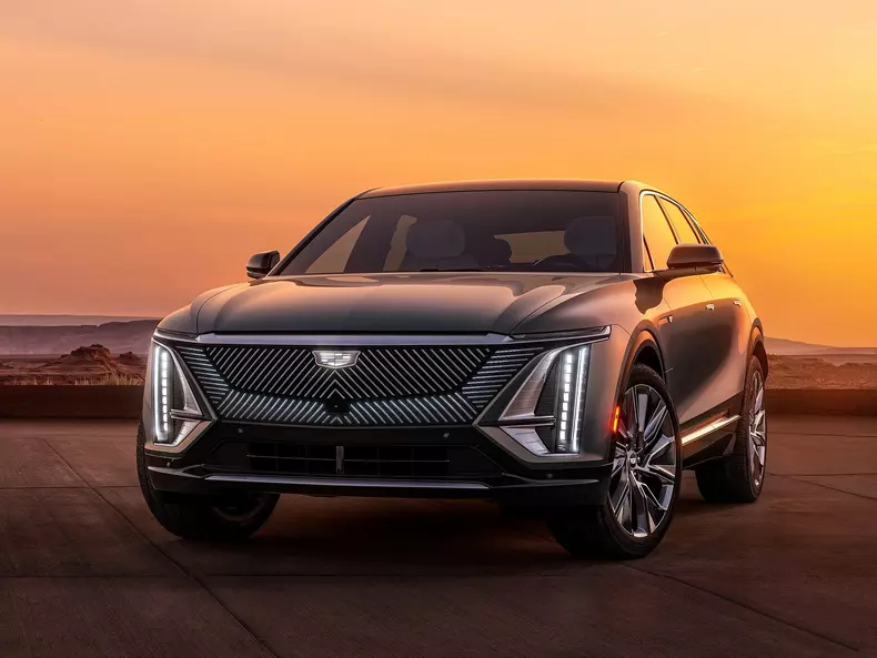 Cadillac-Lyriq-2023-1600-02