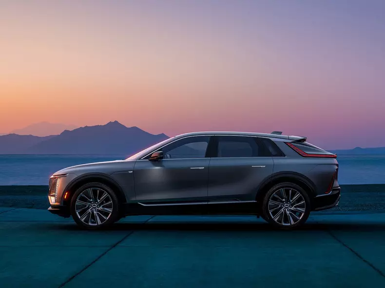 Cadillac-Lyriq-2023-1600-07