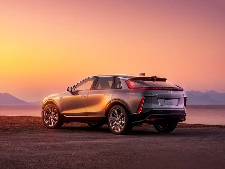 Cadillac-Lyriq-2023-1600-0b