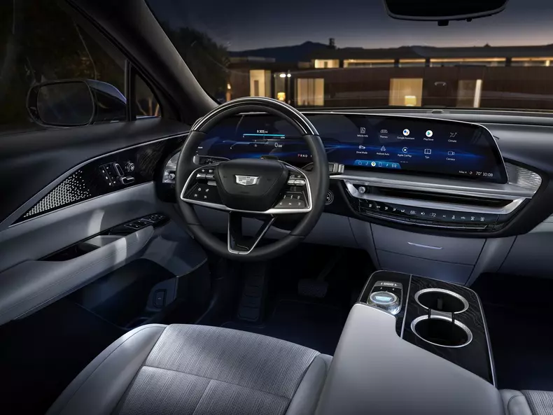 Cadillac-Lyriq-2023-1600-11