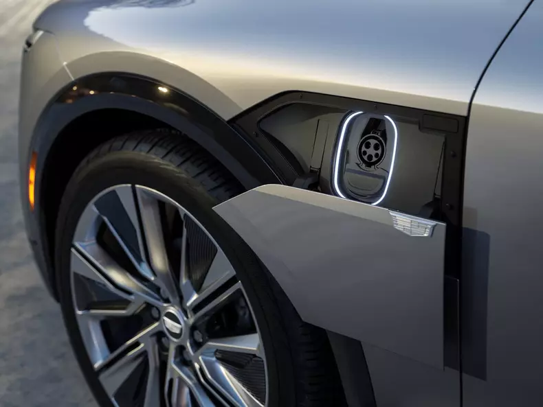 Cadillac-Lyriq-2023-1600-30