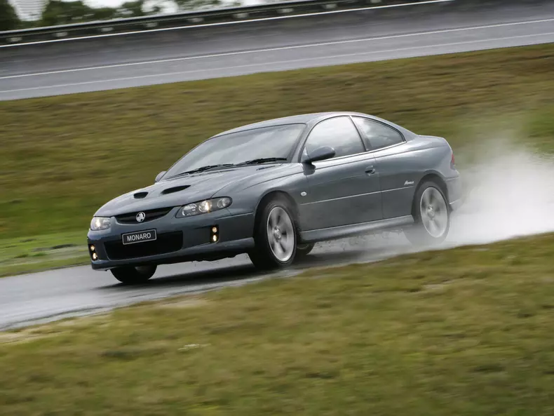 Holden-VZ_Monaro-2004-1600-08