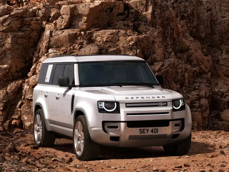 Land_Rover-Defender_130-2023-1600-02