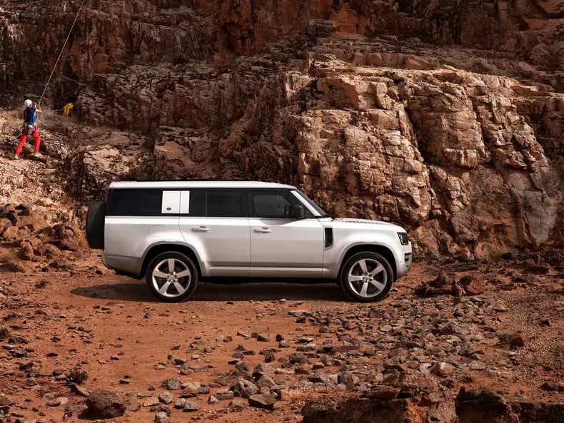Land_Rover-Defender_130-2023-1600-06