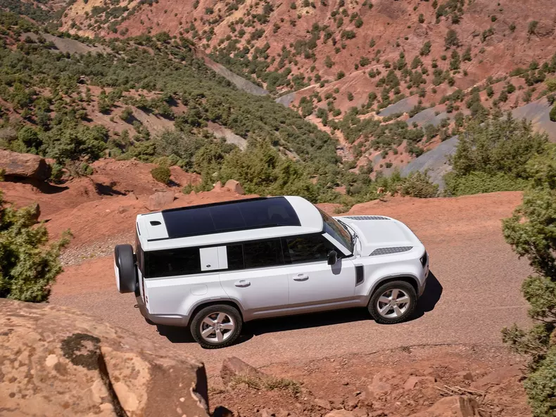 Land_Rover-Defender_130-2023-1600-07