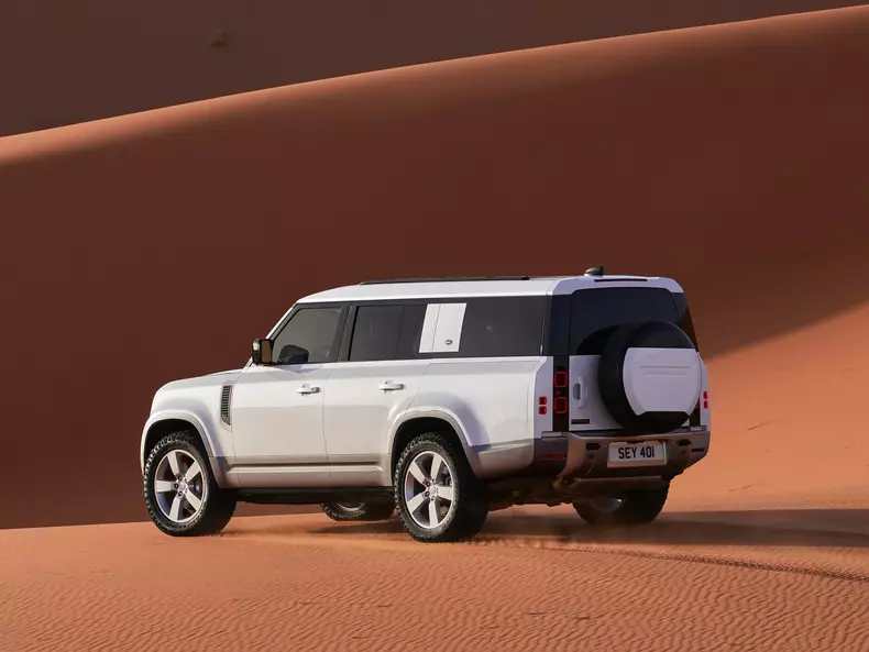 Land_Rover-Defender_130-2023-1600-0b