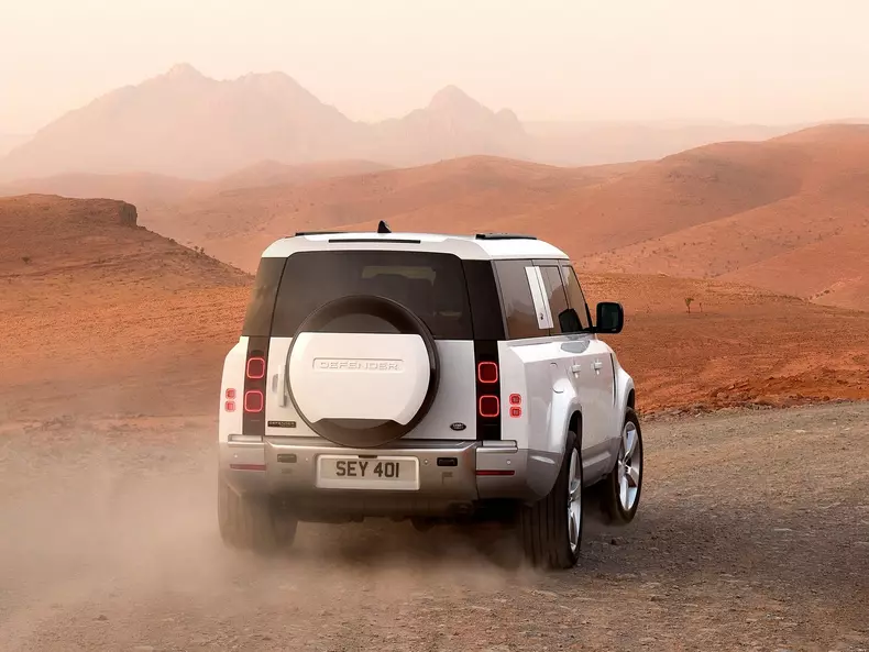 Land_Rover-Defender_130-2023-1600-0e