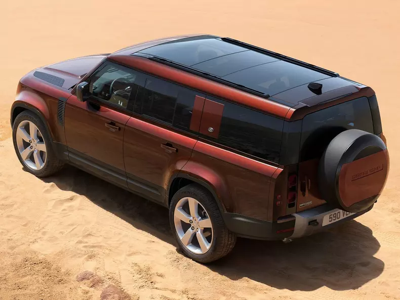 Land_Rover-Defender_130-2023-1600-10