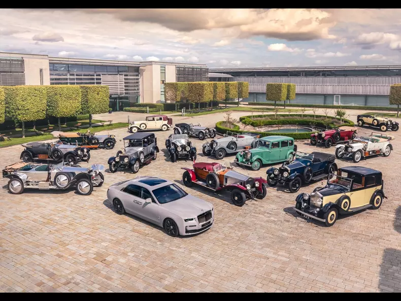 Rolls-Royce-Ghost-2021-1600-7a