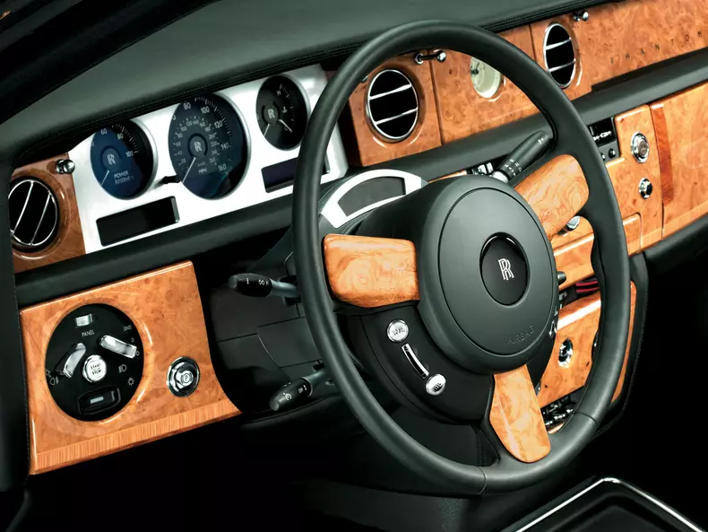 Rolls-Royce-Phantom-2003-1600-63