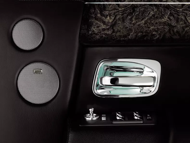 Rolls-Royce-Phantom-2003-1600-70