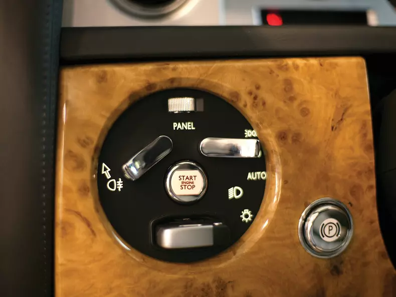 Rolls-Royce-Phantom-2003-1600-72