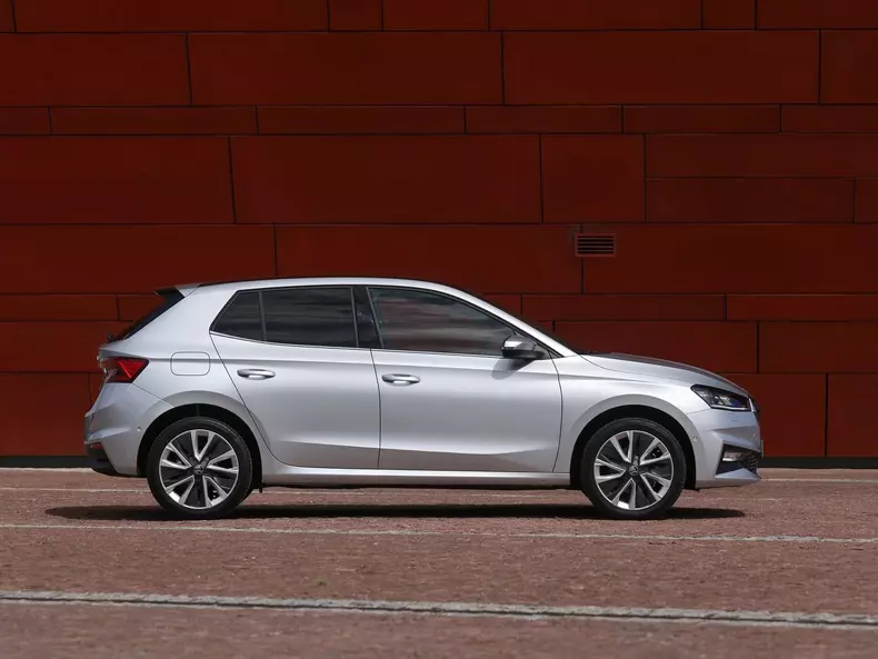 Skoda-Fabia-2022-1600-2c