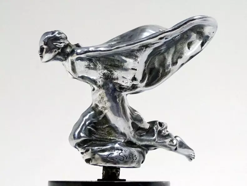 kneeling 95-d0c9-1a9d50de4791