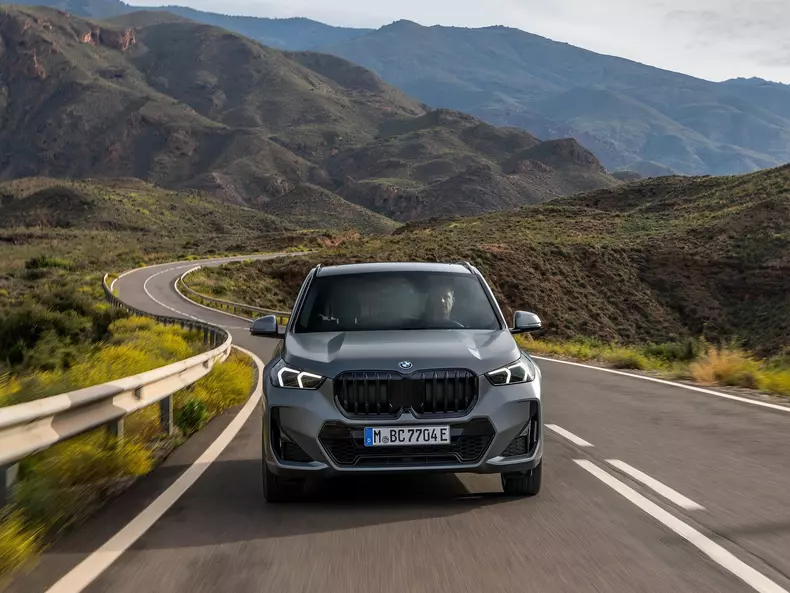 BMW-X1-2023-1600-2f