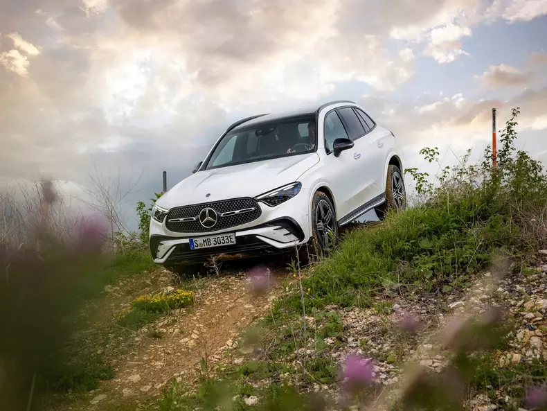 Mercedes-Benz-GLC-2023-1600-19