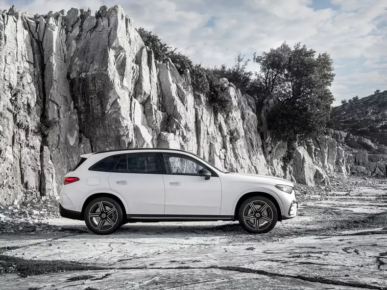 Mercedes-Benz-GLC-2023-1600-22