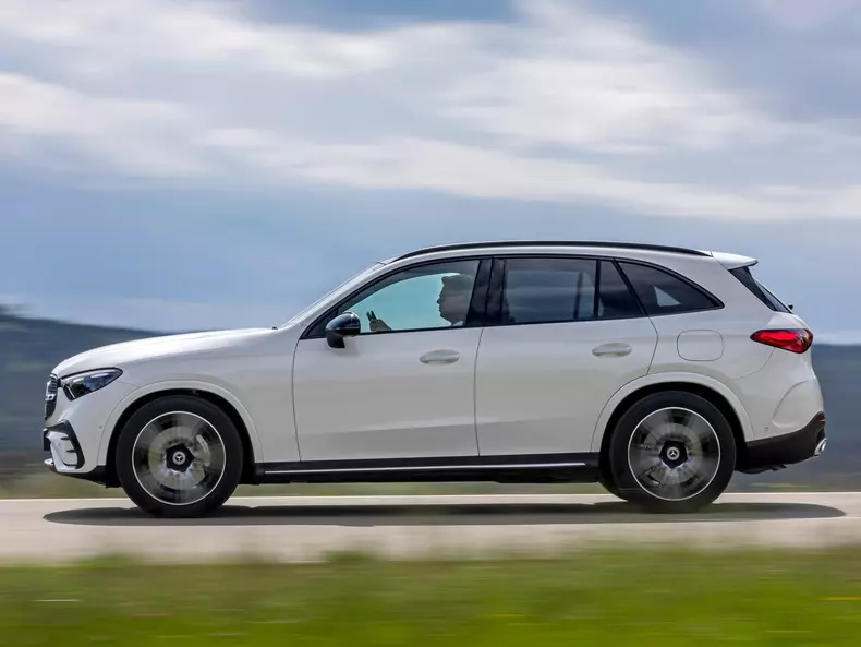 Mercedes-Benz-GLC-2023-1600-23