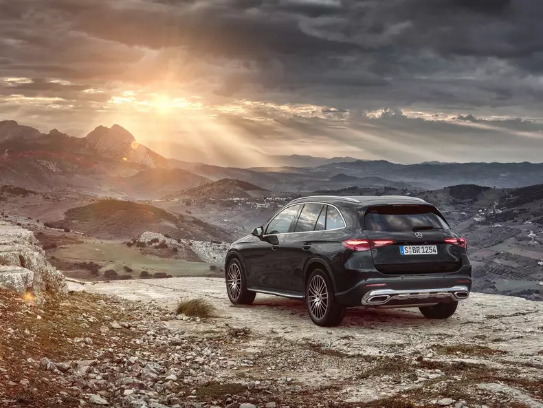 Mercedes-Benz-GLC-2023-1600-27