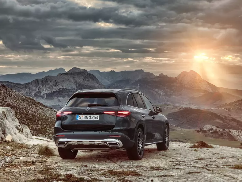 Mercedes-Benz-GLC-2023-1600-28