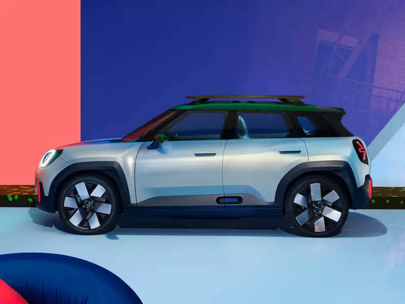 Mini-Aceman_Concept-2022-1600-08