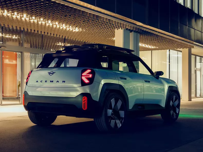 Mini-Aceman_Concept-2022-1600-09