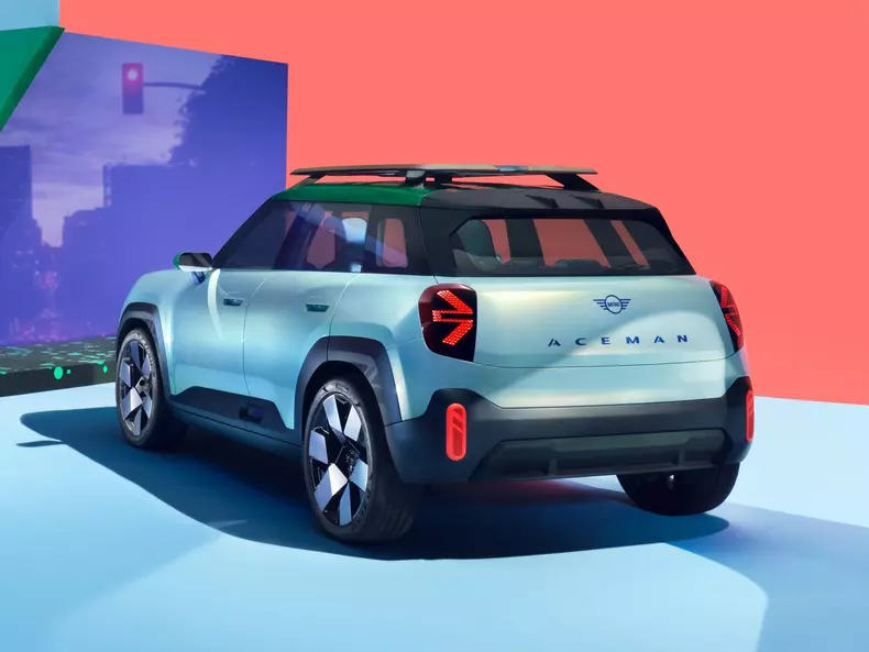 Mini-Aceman_Concept-2022-1600-0a