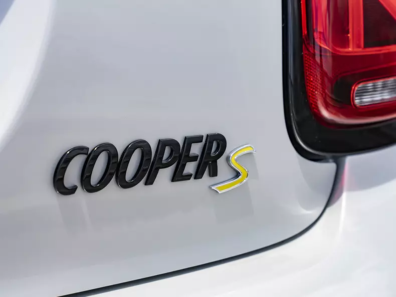 P90471794_highRes_mini-cooper-se-conve