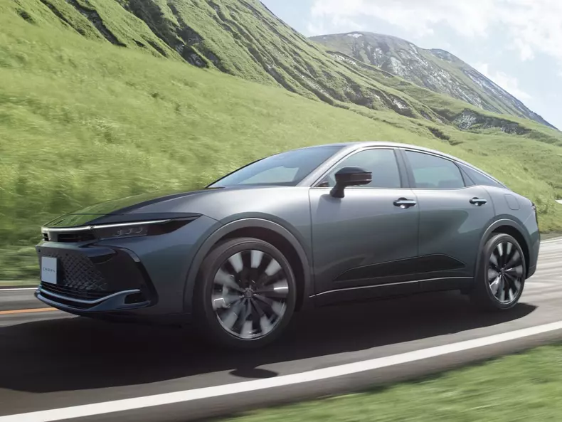 Toyota-Crown-2023-1600-04