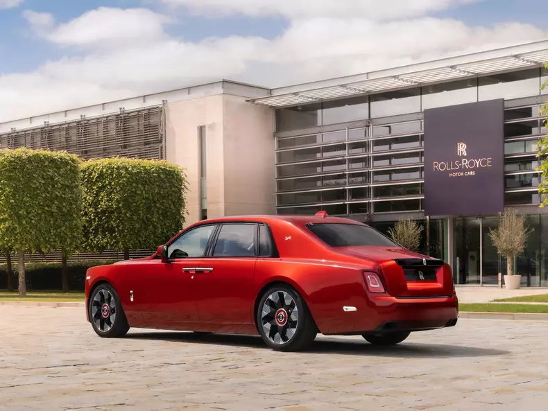 Rolls-Royce-Phantom_Series_II-2023-1600-2e