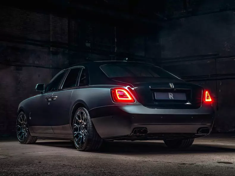 Rolls-Royce-Ghost_Black_Badge-2022-1600-09