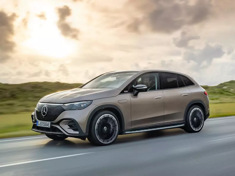 Mercedes-Benz-EQE_SUV-2024-1600-03