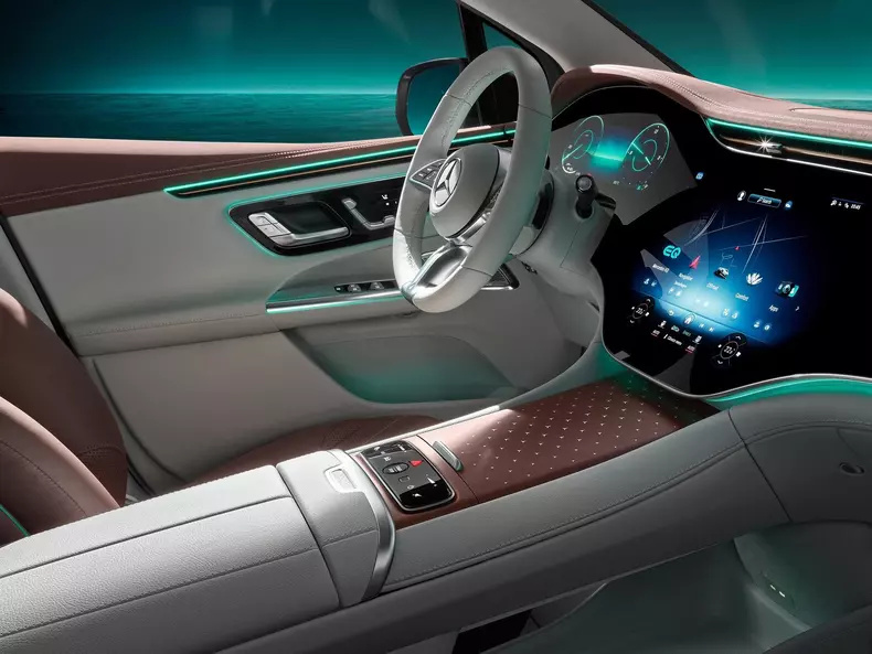 Mercedes-Benz-EQE_SUV-2024-1600-32