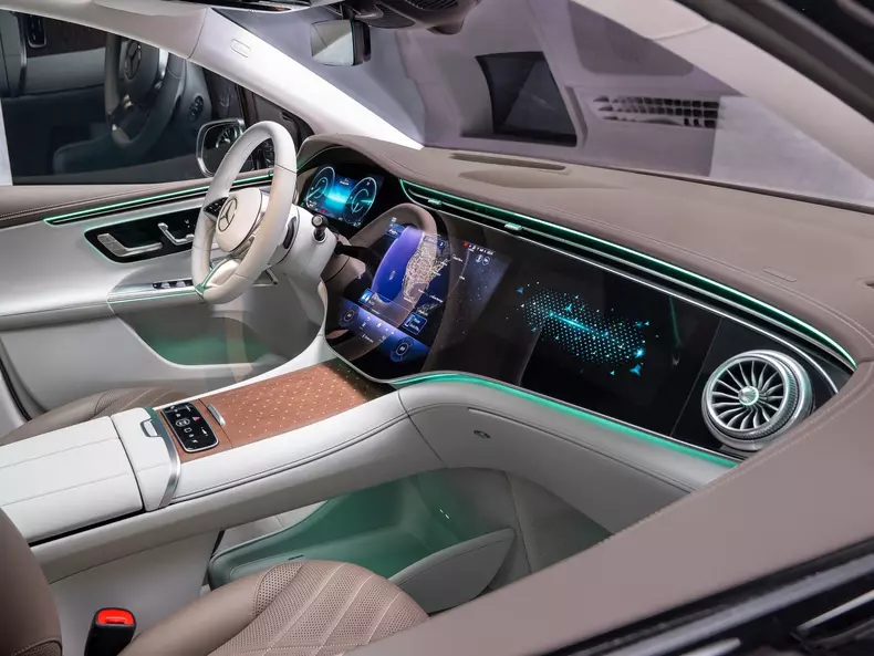 Mercedes-Benz-EQE_SUV-2024-1600-37