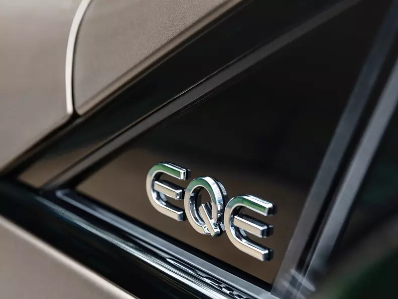 Mercedes-Benz-EQE_SUV-2024-1600-4f