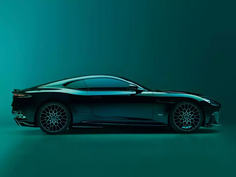 Aston_Martin-DBS770_Ultimate-2024-1600-03