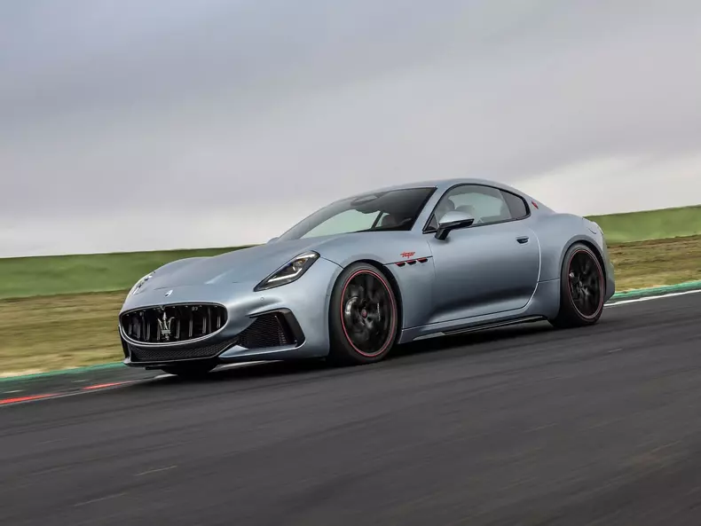 Maserati-GranTurismo-2023-1600-0c