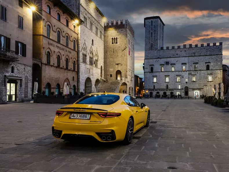 Maserati-GranTurismo-2023-1600-4b