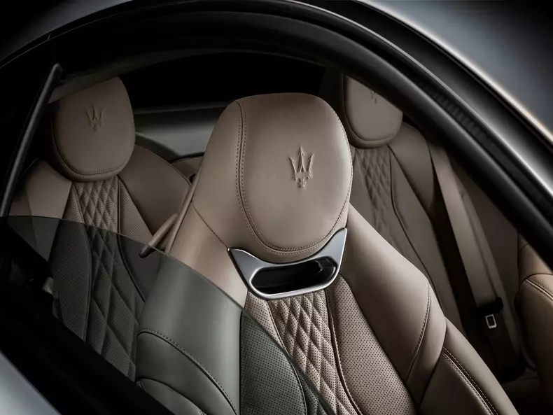Maserati-GranTurismo-2023-1600-9b