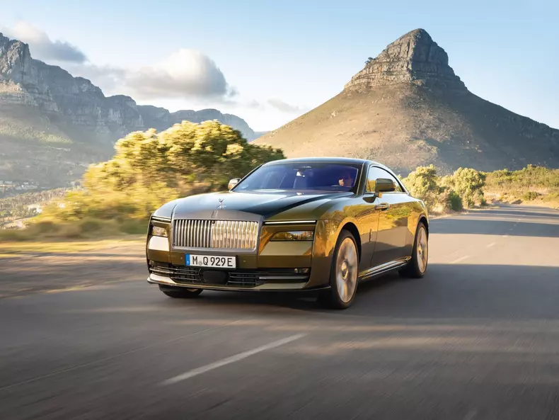 Rolls-Royce-Spectre-2024-1600-0c