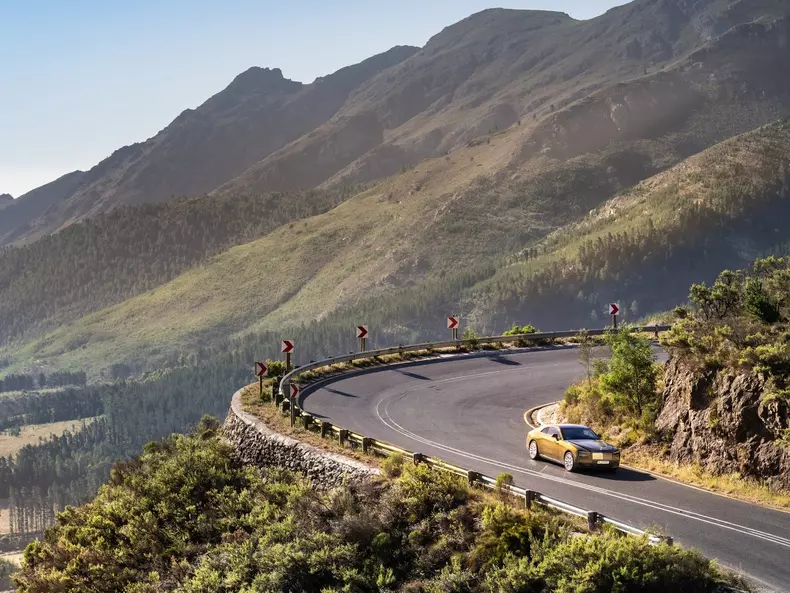 Rolls-Royce-Spectre-2024-1600-0d