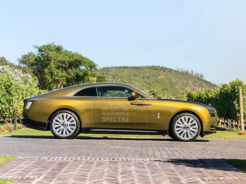 Rolls-Royce-Spectre-2024-1600-10