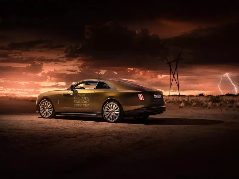 Rolls-Royce-Spectre-2024-1600-13