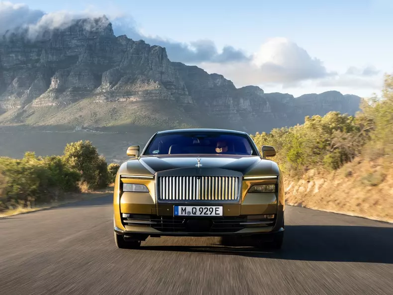 Rolls-Royce-Spectre-2024-1600-15