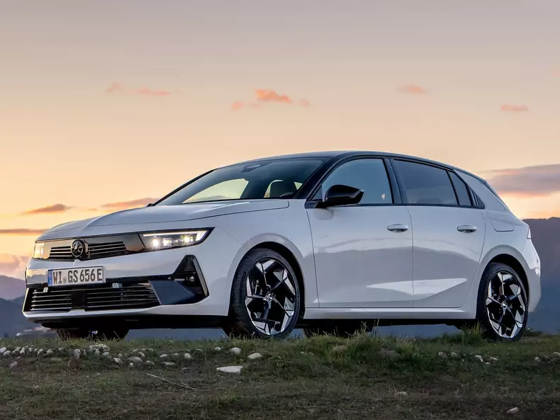 Vauxhall-Astra_GSe-2023-1600-01