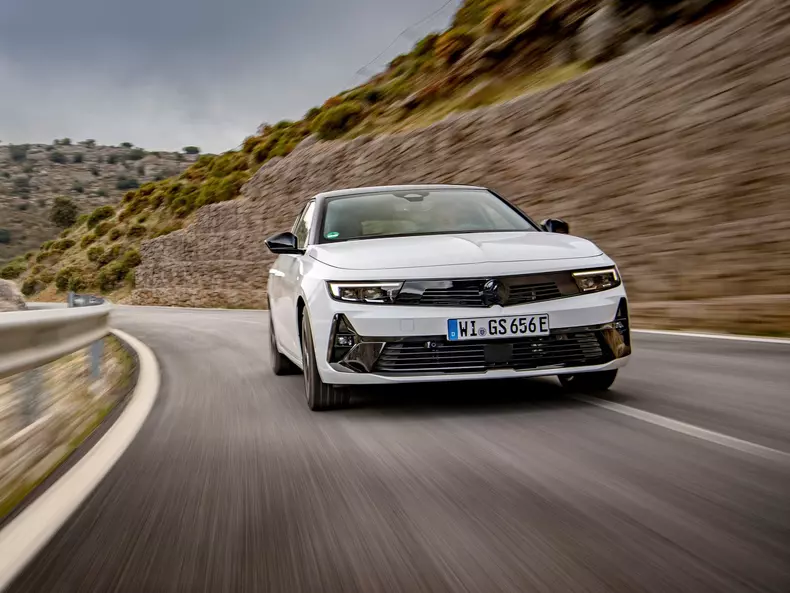 Vauxhall-Astra_GSe-2023-1600-07